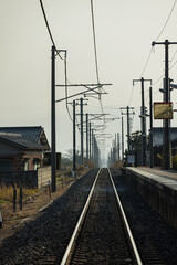 Fototapeta premium 日本 香川県を通るJR四国予讃線の比地大駅のホームと線路