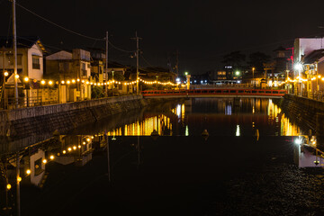 Fototapeta na wymiar 日本　香川県仲多度郡の琴平町を流れる金倉川沿いの夜景