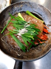 Baked shrimp with vermicelli in the pot