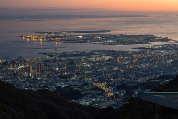 日本　兵庫県神戸市の六甲山天覧台から眺める神戸市の夜景とポートアイランドと神戸空港
