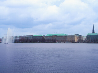 ハンブルク　アルスター湖と街並み