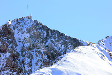 Paysages de montagne enneigé et le Pic du Midi de Bigorre