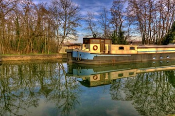 P&eacute;niche sur un canal.