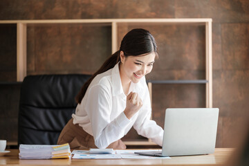 Fototapeta premium Smart asian Woman working in the Office .