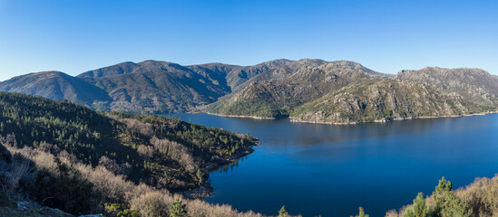 Fototapeta na wymiar View of the lake at the Vilarinho das Furnas Dam
