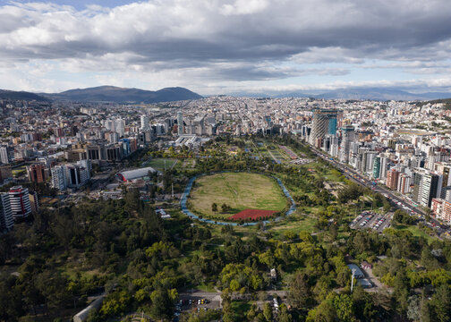 Parque La Carolina Quito Ecuador en el centro financiero de la ciudad 