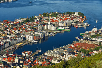 Blick auf eine Hafenanlage in Bergen - Norwegen