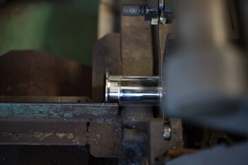 Work of cutting ferrule piping with a band saw
