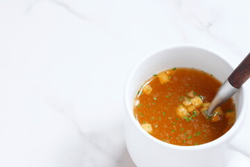 熱々のオニオンコンソメスープ