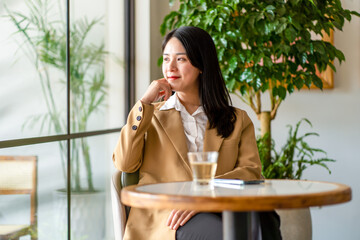 Asian businesswoman in a cafe