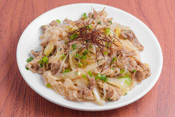 糸コンニャクと豚肉と葱の炒め物