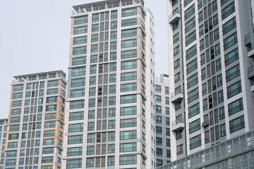 Fototapeta na wymiar 韓国の市街地に建つ集合住宅