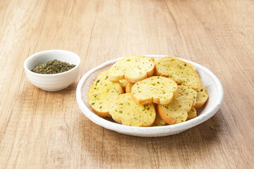 Toasted Garlic Bread, made of sliced ​​bread with garlic, cheese and herbs
