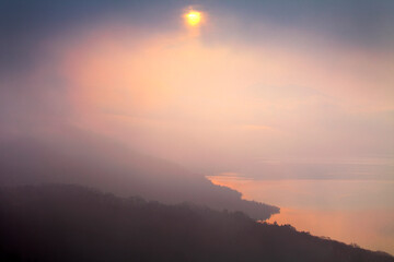 朝霧の屈斜路湖（弟子屈町）