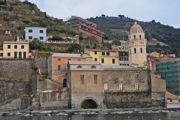 Fototapeta premium Inverno e tramonto alle Cinque Terre, Vernazza - Liguria