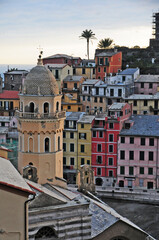 Fototapeta na wymiar Inverno e tramonto alle Cinque Terre, Vernazza - Liguria