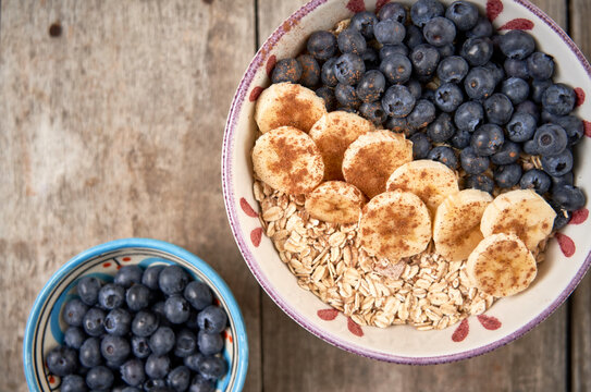 bowl of blueberries, bananas with cinnamon and oats.