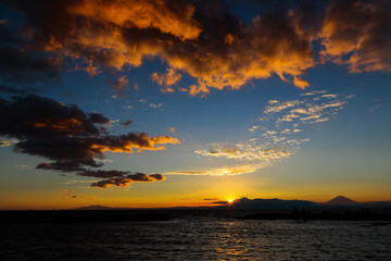 Obraz premium 夕陽と海