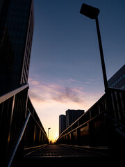 歩道橋の朝焼け