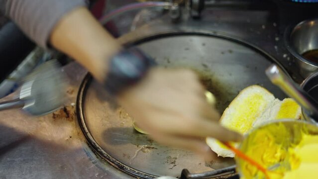 Cooking a thai pancake or rotee in a street food market