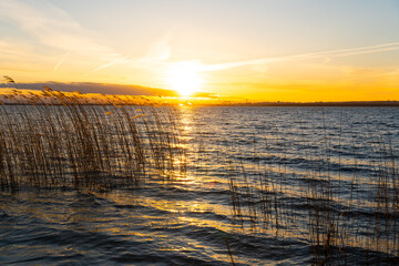 zachód słońca nad jeziorem Dąbie
