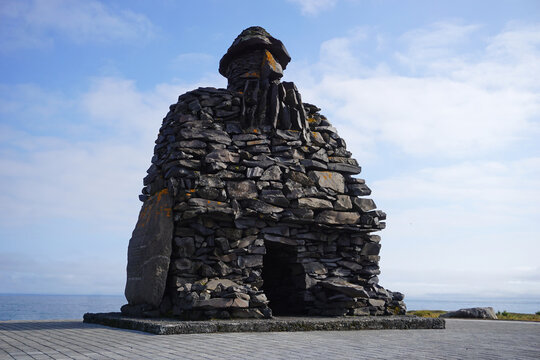 Statue of Bardur Snaefellas troll in fishermen village Arnastrapi in Iceland
