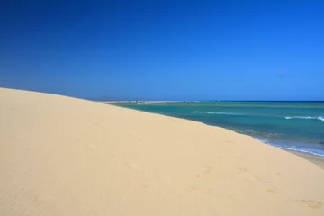 Afwasbaar Fotobehang Sotavento Beach, Fuerteventura, Canarische Eilanden Dune at Sotavento beach and lagoon at Fuerteventura island in Canary Islands, Spain.