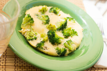 Fototapeta na wymiar wholesome breakfast. omelet with broccoli on green plate
