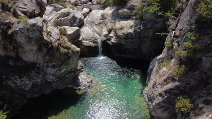Fototapeta na wymiar La cascade des rochers 