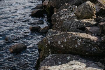 Fototapeta na wymiar Rocks by the lake 