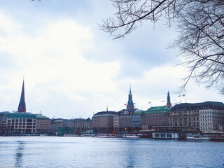 ハンブルク　アルスター湖と街並み