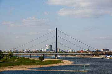 Fototapeta na wymiar View to bridge and river