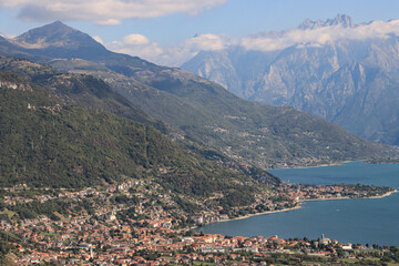 Imposante Alpenlandschaft am Comer See, Blick von La Crocetta über Gravedona zum Monte Berlinghera (1930m) und Sasso Manduino (2888m)