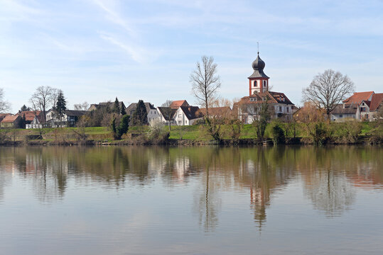 Panorama des h&uuml;bschen Otes Ilvesheim am Neckar