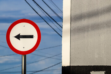 one-way traffic sign on a city street in Brazil.