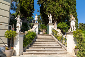 Freitreppe im Garten des Achilleion auf Korfu - obrazy, fototapety, plakaty