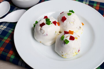 Obraz na płótnie Canvas Ice cream dessert with tutifuti