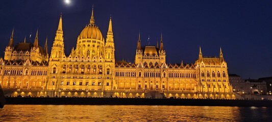 Naklejka premium hungarian parliament building