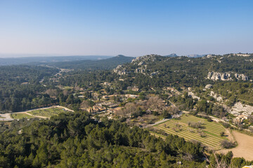 Fototapeta na wymiar Paysage vers le sud depuis l'éperon des Baux-de-Provence
