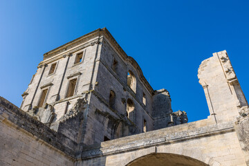 Ruines du monastère Saint-Maur de l'Abbaye de Montmajour, construit dans un style classique au...