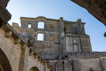 Ruines du monastère Saint-Maur de l'Abbaye de Montmajour, construit dans un style classique au...