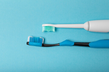 Electric and manual toothbrushes on a colored background. Oral hygiene. Ordinary toothbrush and electric toothbrush prevent caries. Dental car. Dentistry concept. place for text.
