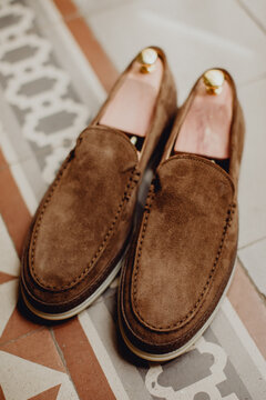 chaussures en daim marron pour homme