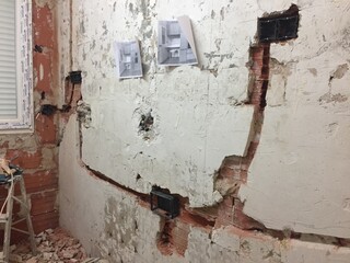rozas para poner enchufes electricidad