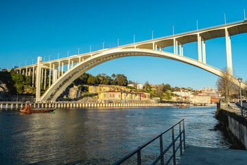 Naklejka premium Ponte da Arrabida, Bridge over the Douro, in Porto Portugal.