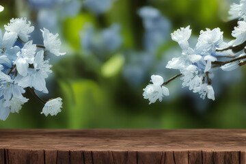 Com um expositor de mesa de madeira rústica e flores brancas em exibição, nosso jardim é um convite para desfrutar da beleza da primavera. Gerado por Inteligência Artificial.