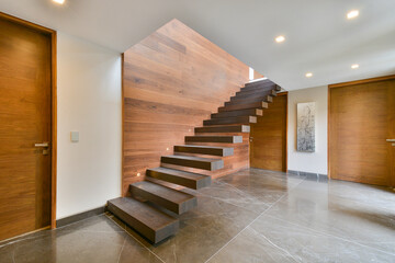 recibidor de casa con escaleras