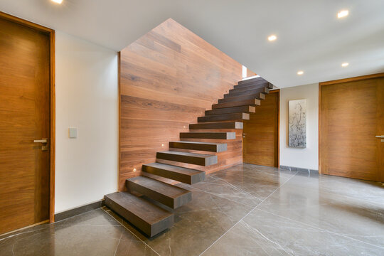 recibidor de casa con escaleras