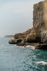 Fototapeta premium Scogliera a picco sul mare in Portogallo