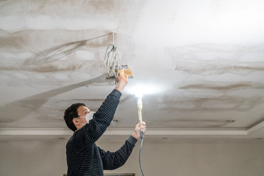 hand sanding of the plasterboard ceiling with a trowel